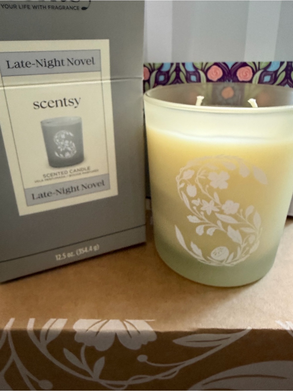Scentsy Green and Cream Two-Wick Floral 'S' Scented Candle